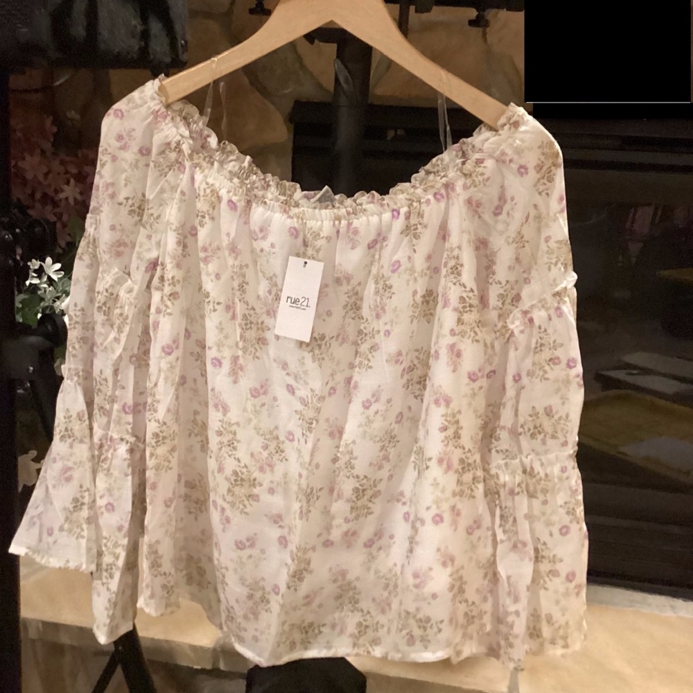 🐣 BOHO Off the Shoulder Flared Sleeves Blouse ~ NWT - Picture 1 of 3